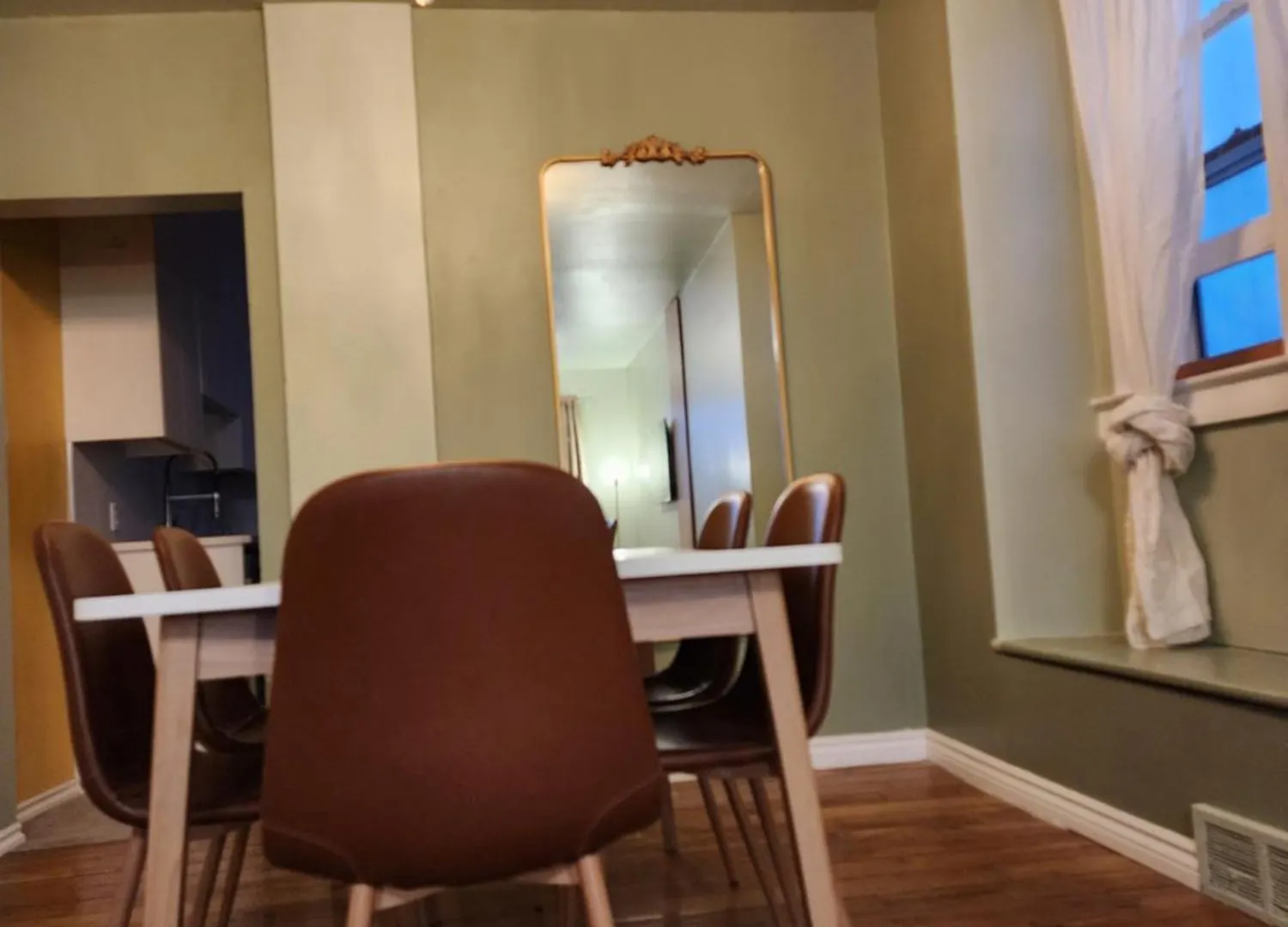 דירות YYC 2-Bed House For Downtown, Stampede & Mountains 0*,
